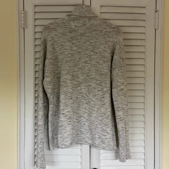 {RD Style} Heather Gray & White Turtleneck - Large - Picture 7 of 7